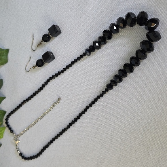 Classic Black Graduated Crystal Faceted Bead Necklace and Earrings Set - Picture 4 of 11
